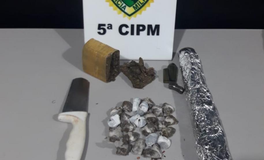 No Noroeste do estado, PM encaminha três pessoas e apreende uma arma de fogo e um tablete de maconha