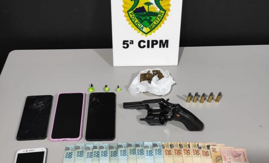 No Noroeste do estado, PM encaminha três pessoas e apreende uma arma de fogo e um tablete de maconha