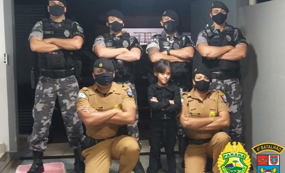 Em Maringá (PR), policiais militares participam de aniversário de fãs da Corporação