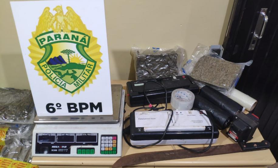 Mais de 900 quilos de maconha foram apreendidos por policiais militares em Cascavel, no Oeste do estado