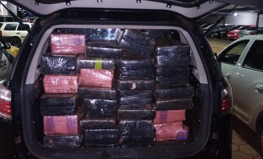 Mais de 900 quilos de maconha foram apreendidos por policiais militares em Cascavel, no Oeste do estado