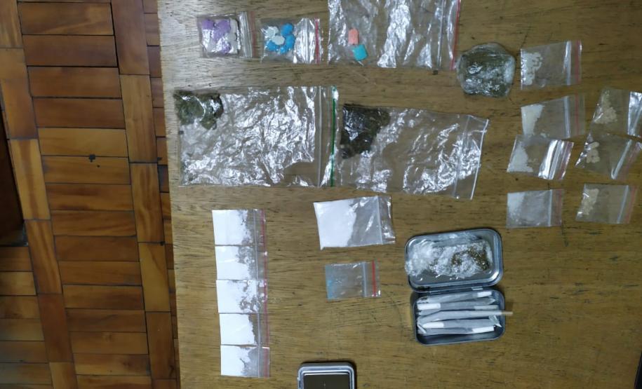 AIFU apreende drogas e fecha sete estabelecimentos comerciais durante fiscalizações em Curitiba