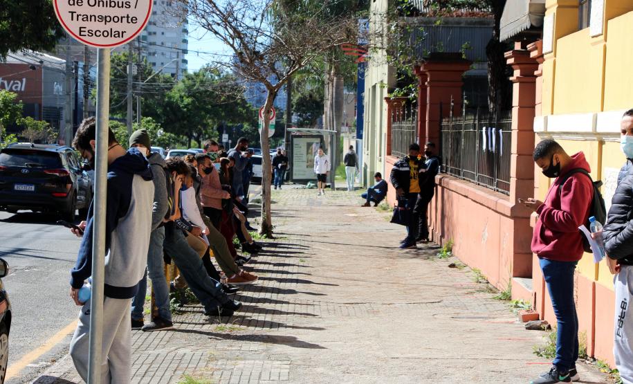 Candidatos de todo Brasil fazem o concurso da PM neste domingo