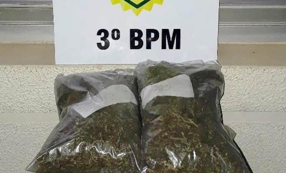 PM apreende mais de dois quilos de maconha, um revólver e um simulacro no Sudoeste do estado