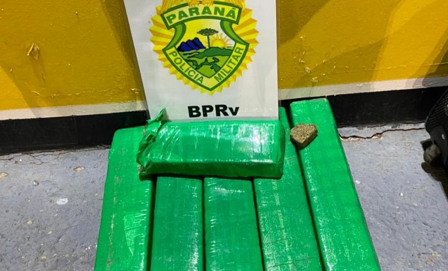 Mulher é presa com 10 quilos de maconha pelo BPRv em Rolândia, no Norte do estado