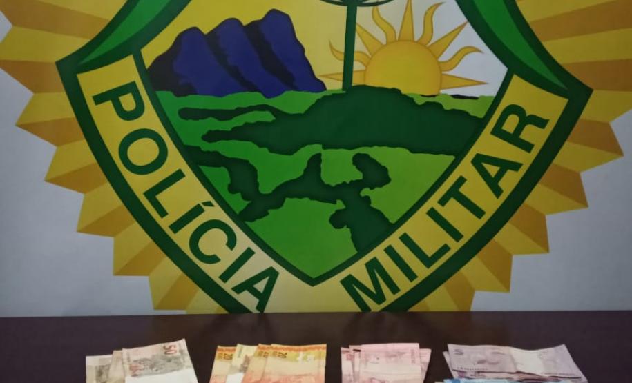 Na RMC, PM prende dois rapazes e apreende mais de 150 porções de crack e cocaína