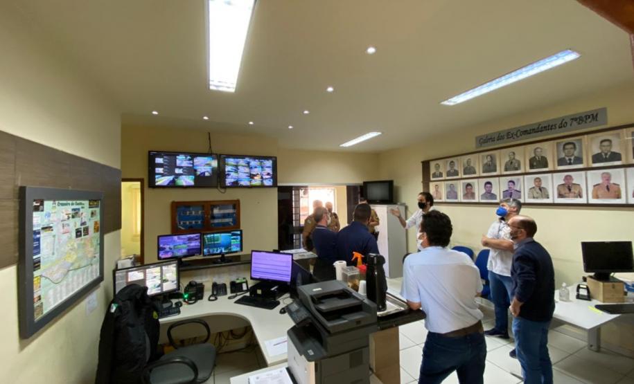 Comandante do 7º BPM recebe comitiva da prefeitura da Cidade Gaúcha e apresenta sistema de videomonitoramento da cidade de Cruzeiro do Oeste (PR)