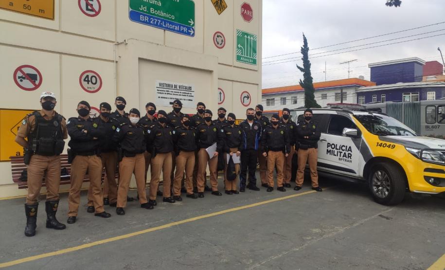 Cadetes da PM tem instrução prática sobre policiamento de trânsito urbano em Curitiba