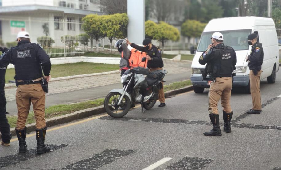 Cadetes da PM tem instrução prática sobre policiamento de trânsito urbano em Curitiba