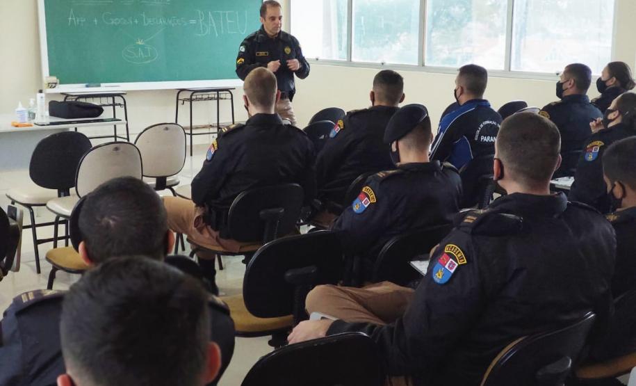 Cadetes da PM tem instrução prática sobre policiamento de trânsito urbano em Curitiba