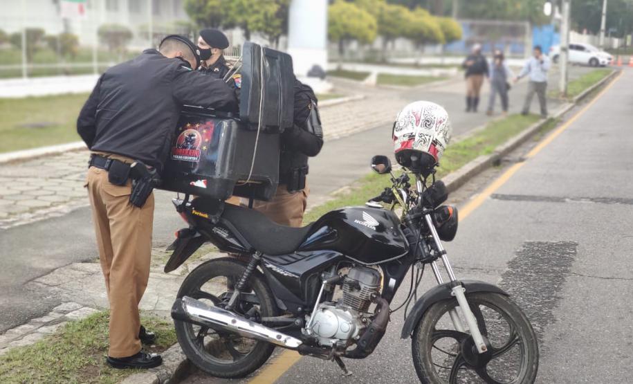 Cadetes da PM tem instrução prática sobre policiamento de trânsito urbano em Curitiba