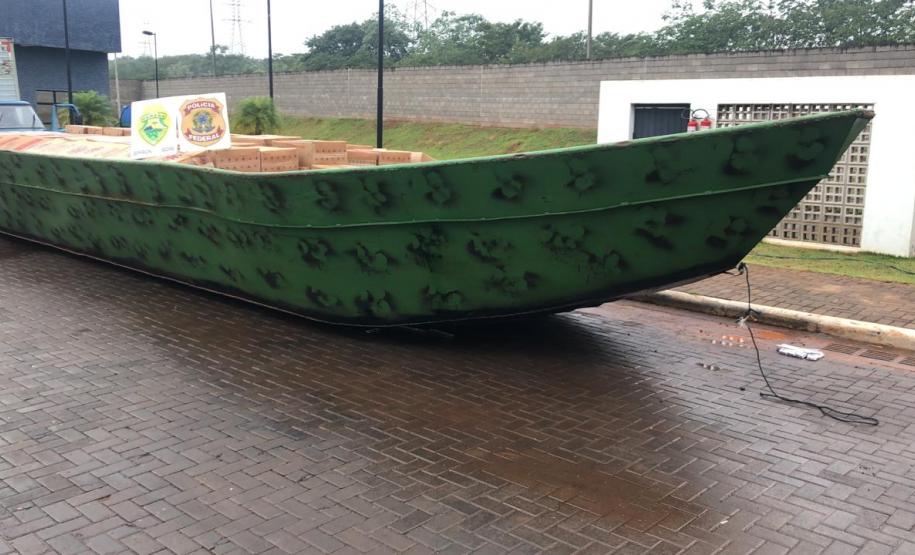 Apreensão de barco e caixas de cigarros em Guaíra durante operação na fronteira causa prejuízo de R$ 1,8 milhão ao crime organizado
