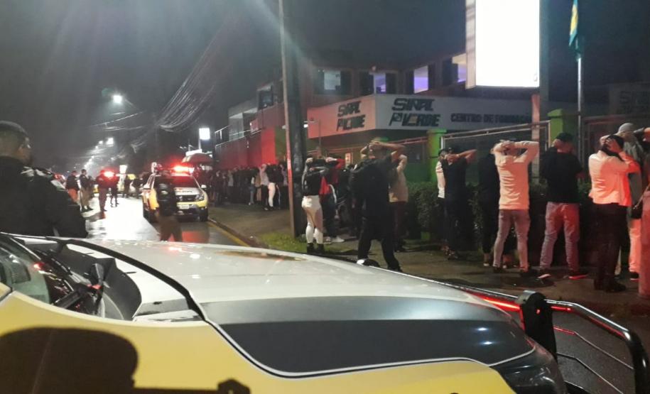 AIFU interdita 17 estabelecimentos e 14 pessoas são encaminhadas durante operações deste final de semana