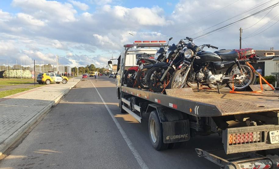 PM faz operação de trânsito e apreende 25 motocicletas no Parque Linear em Colombo (PR)