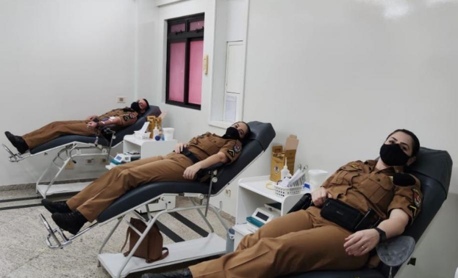 No Noroeste do estado, policiais militares participam de campanha de doação de sangue
