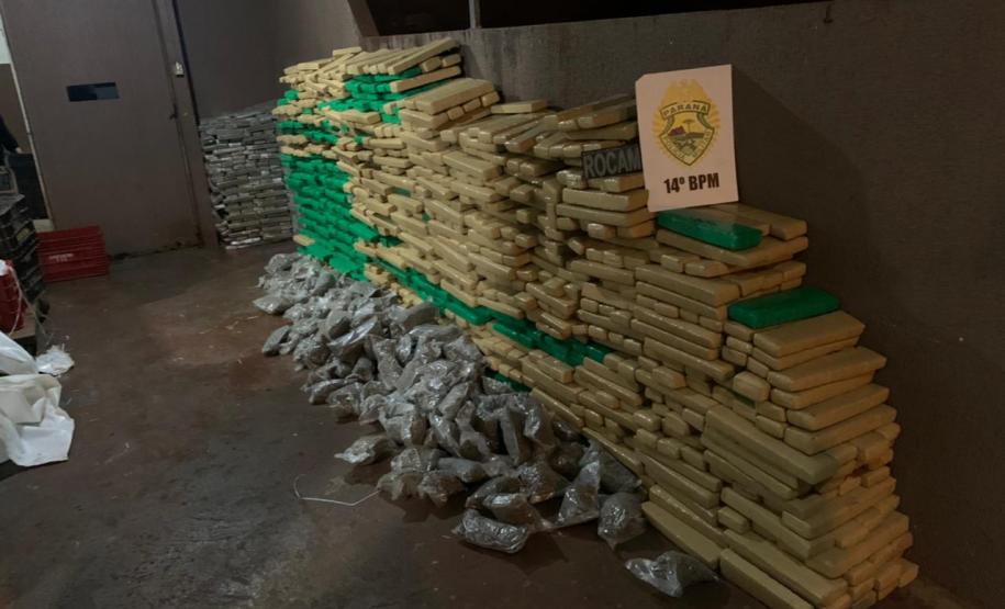PM apreende 1,5 tonelada de maconha dentro de apartamento em Foz do Iguaçu, no Oeste do PR