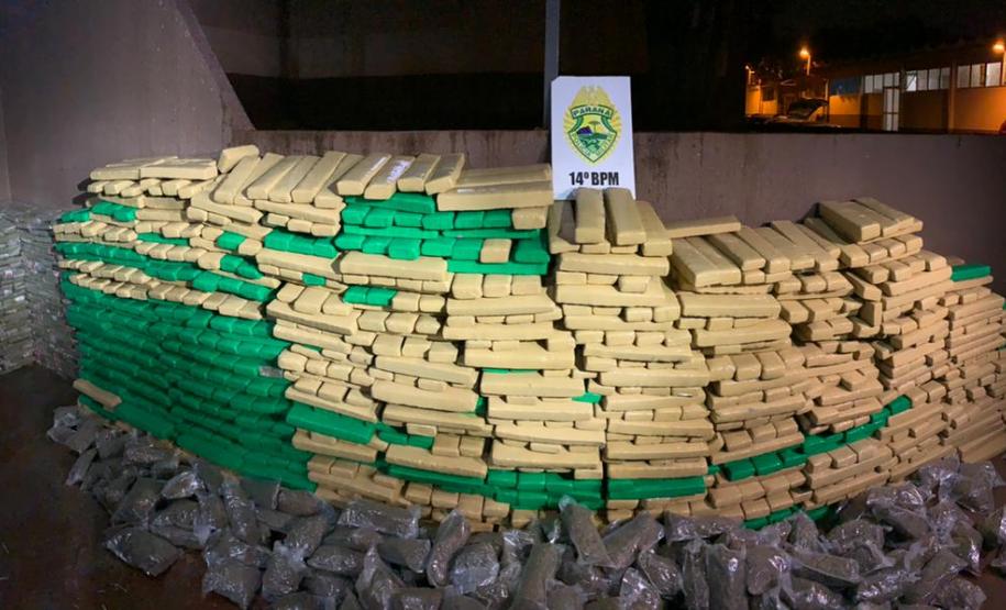 PM apreende 1,5 tonelada de maconha dentro de apartamento em Foz do Iguaçu, no Oeste do PR