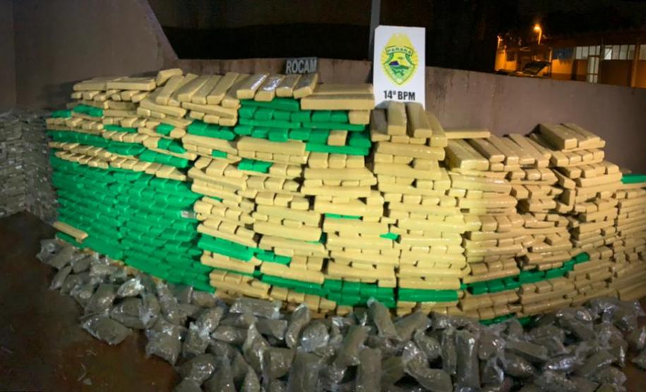 PM apreende 1,5 tonelada de maconha dentro de apartamento em Foz do Iguaçu, no Oeste do PR
