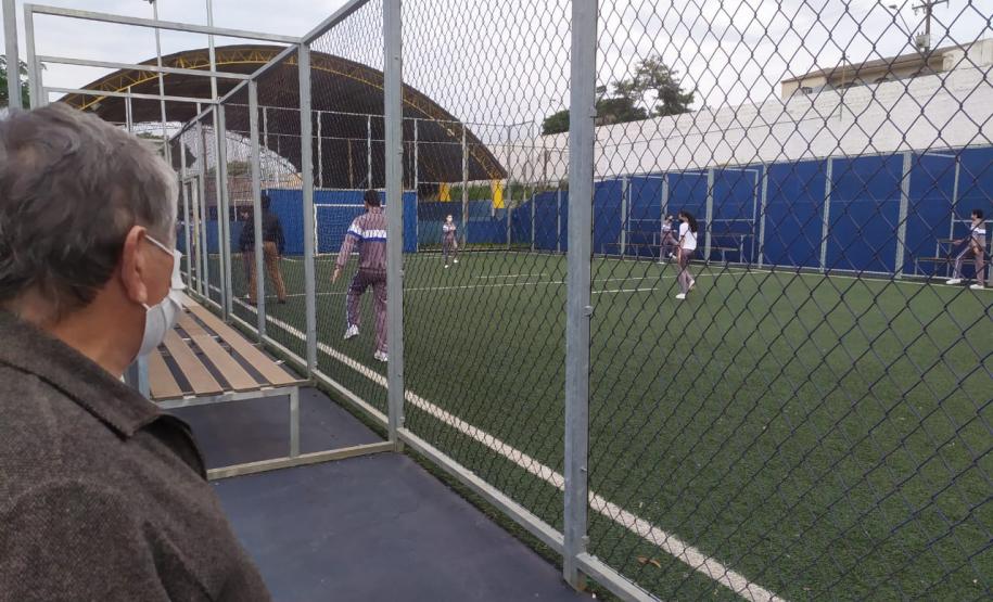 Compositor da melodia do hino da PMPR visita o 2º Colégio da Polícia Militar em Londrina, no Norte do estado