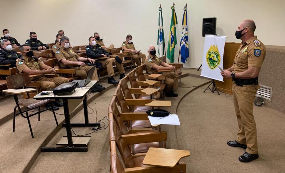 Em Cornélio Procópio, Comandante-Geral da PM conversa com oficiais sobre planejamento e estrutura