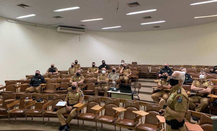 Em Cornélio Procópio, Comandante-Geral da PM conversa com oficiais sobre planejamento e estrutura