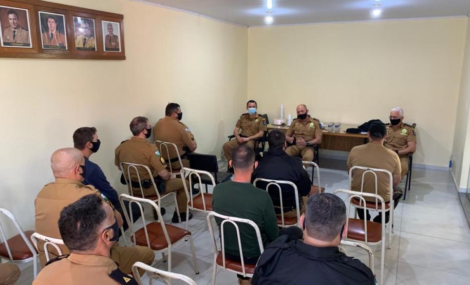 Efetivo da sede do 18º Batalhão conversa com o Comandante-Geral em Cornélio Procópio