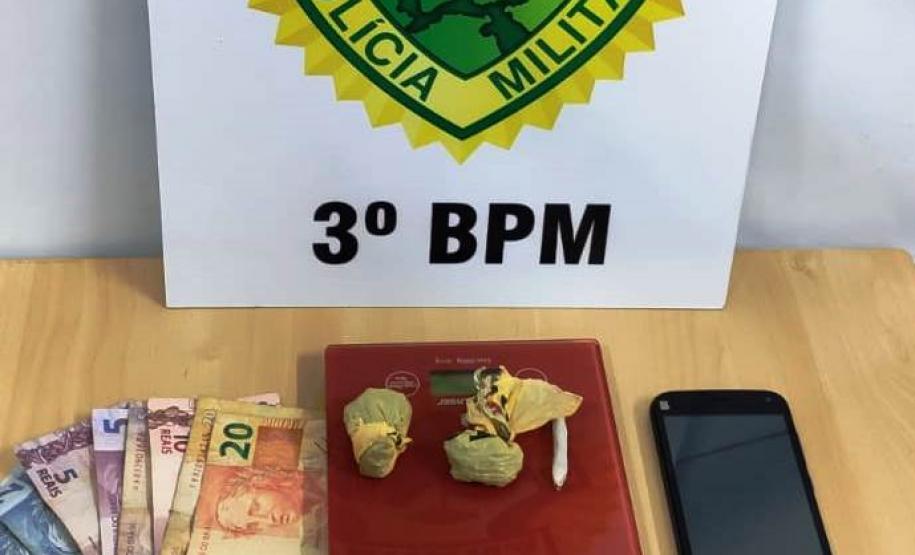 No Sudoeste, PM encaminha cinco pessoas e apreende 89 pedras de crack em situações distintas