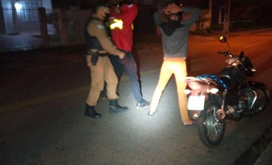 Operação da PM detém dez pessoas e apreende arma e drogas em Curitiba e região