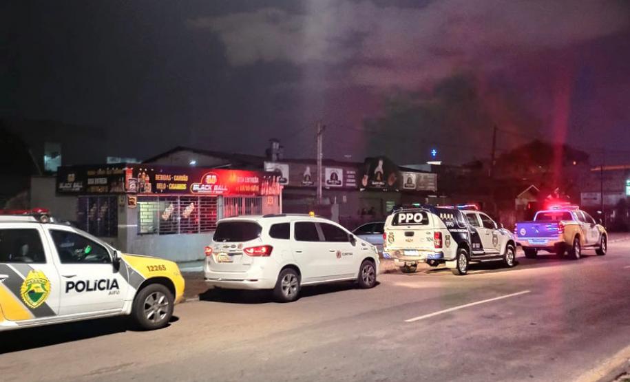 Polícia interdita 16 pontos comerciais e dispersa 1.200 pessoas em Curitiba no fim de semana