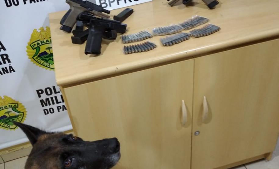 Pistolas de uso restrito são apreendidas pelo BPFron em Cascavel (PR)