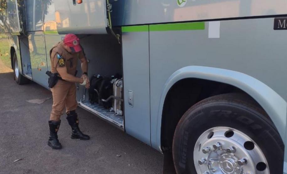 BPRv apreende pacotes de cigarros e eletrônicos contrabandeados durante abordagens no Noroeste do estado