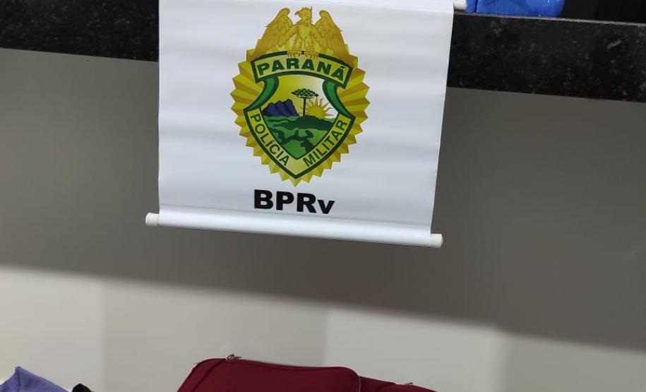 Quase 100 quilos de maconha são apreendidos em ônibus de viagem e três pessoas são detidas em Cafezal do Sul