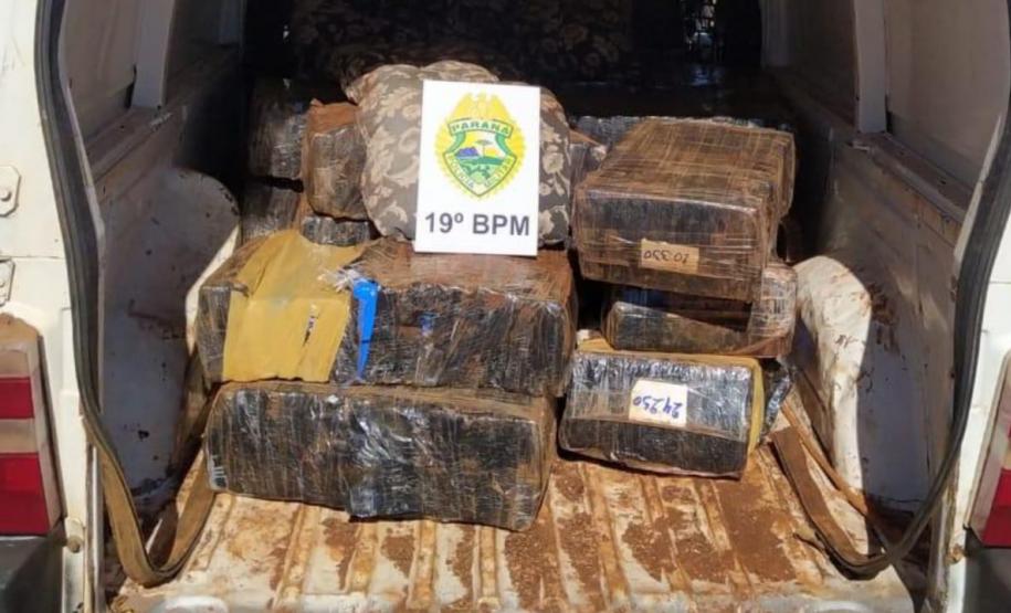 No Oeste do estado, PM apreende carro carregado com 447 quilos de maconha
