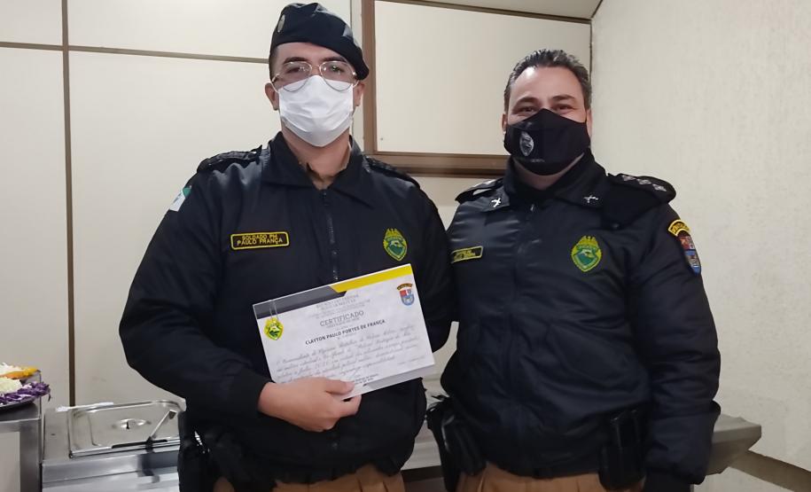 Policiais militares são homenageados durante solenidade de Destaque do Mês em Curitiba