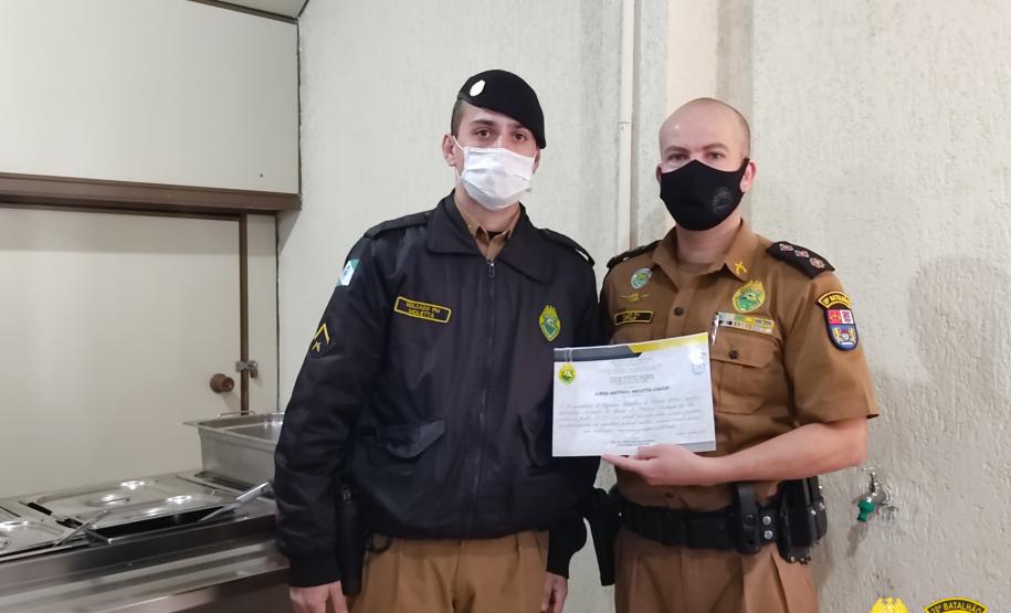 Policiais militares são homenageados durante solenidade de Destaque do Mês em Curitiba
