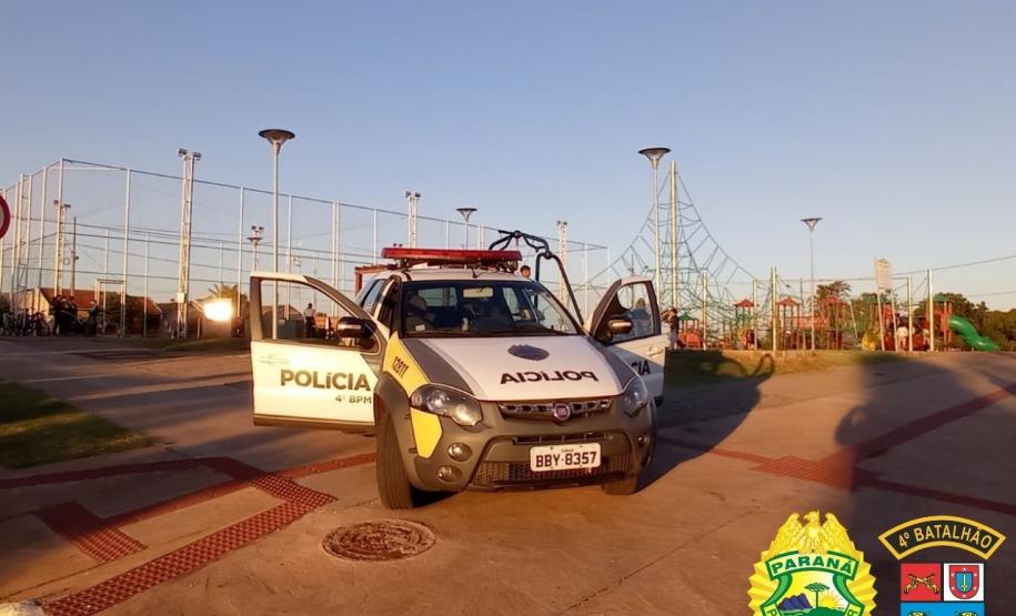 Policiais militares do 4º Batalhão da PM doam roupas para pessoas em situação de rua e visitam crianças no Noroeste do estado