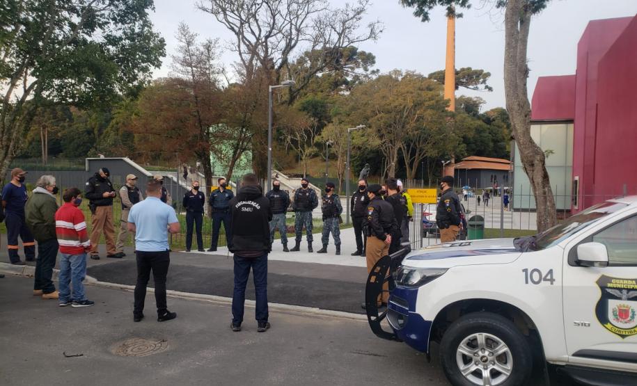 Equipes da AIFU flagram aglomerações e encerram festa junina clandestina na Capital
