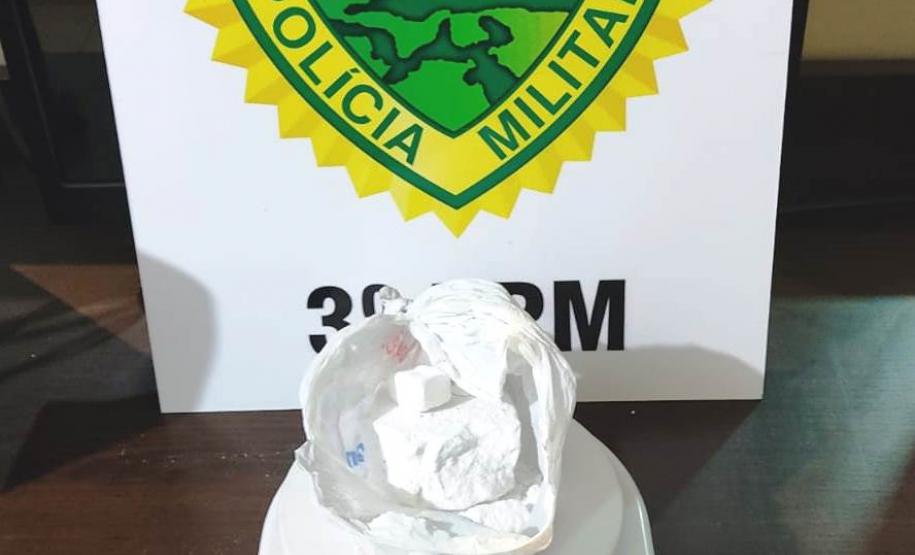 No Sudoeste do estado, PM encaminha 10 pessoas e apreende mais de 300 gramas de drogas e uma arma de fogo