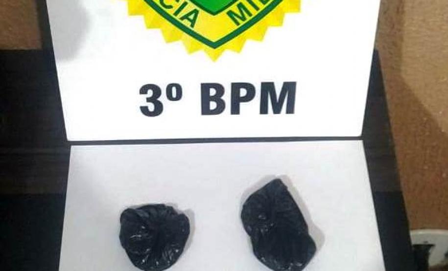 No Sudoeste do estado, PM encaminha 10 pessoas e apreende mais de 300 gramas de drogas e uma arma de fogo