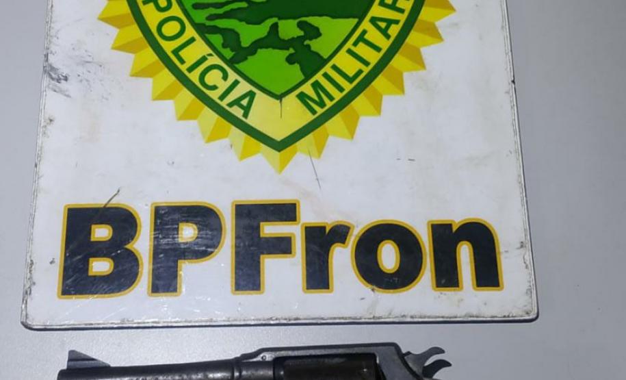 BPFron prendem cinco pessoas e apreendem anabolizantes, arma de fogo e produtos contrabandeados no interior do Paraná