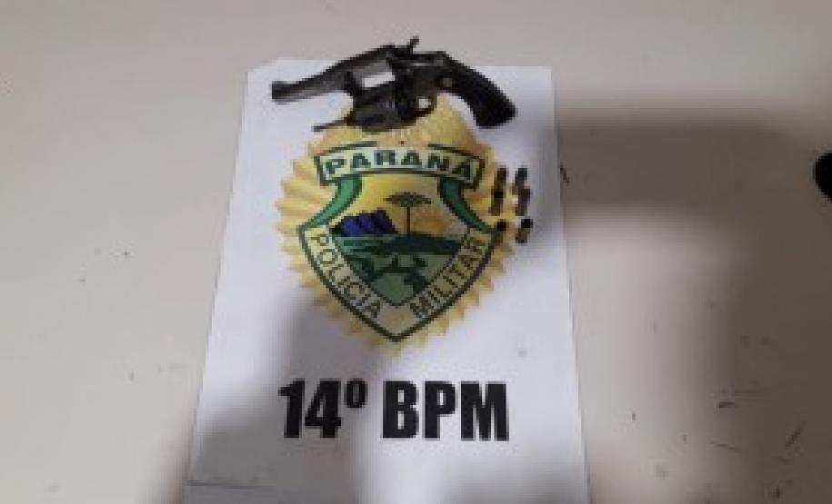 Mais de 400 quilos de maconha e cinco armas de fogo foram apreendidos neste final de semana na região de Foz do Iguaçu