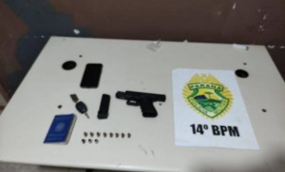 Mais de 400 quilos de maconha e cinco armas de fogo foram apreendidos neste final de semana na região de Foz do Iguaçu