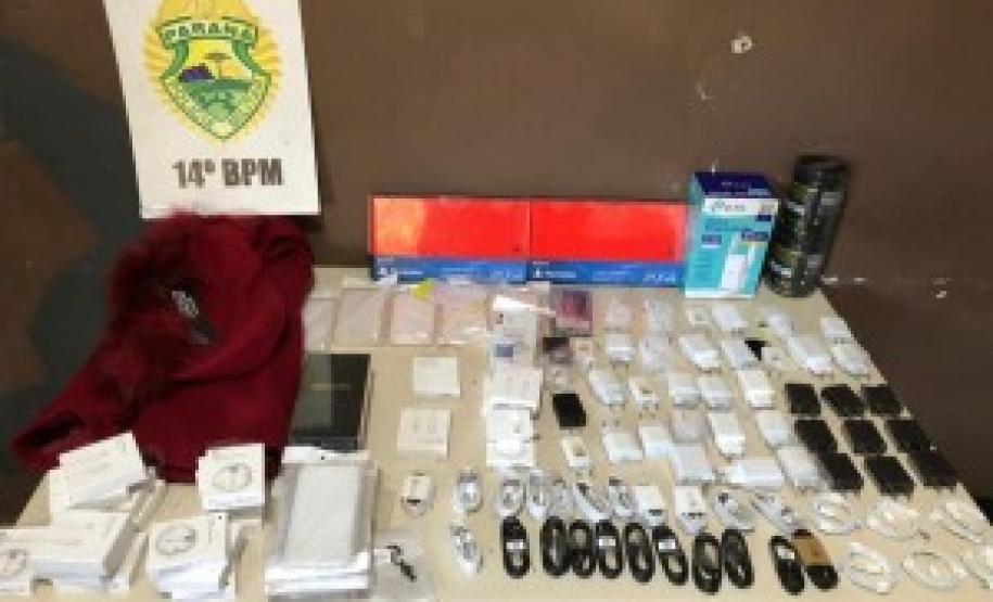 Mais de 400 quilos de maconha e cinco armas de fogo foram apreendidos neste final de semana na região de Foz do Iguaçu