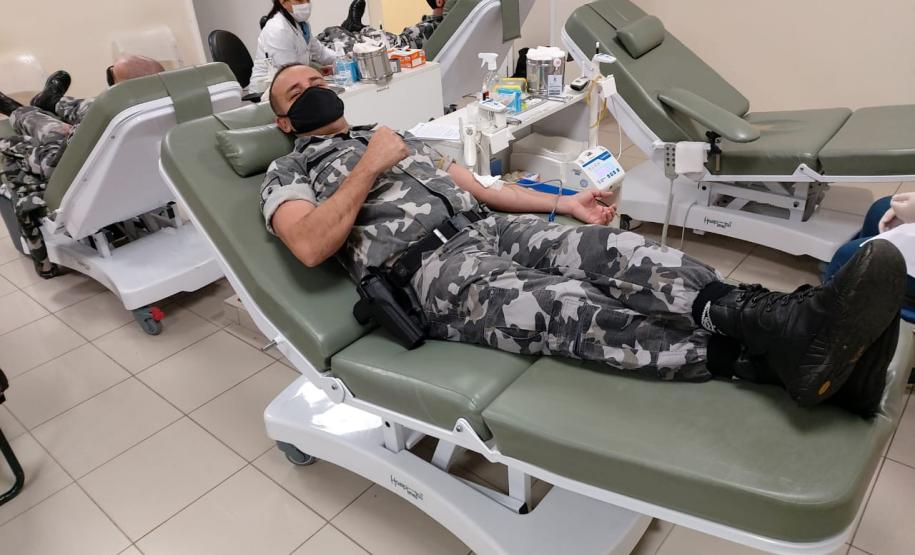 Em comemoração aos 29 anos de criação da RONE, policiais doam sangue em Curitiba