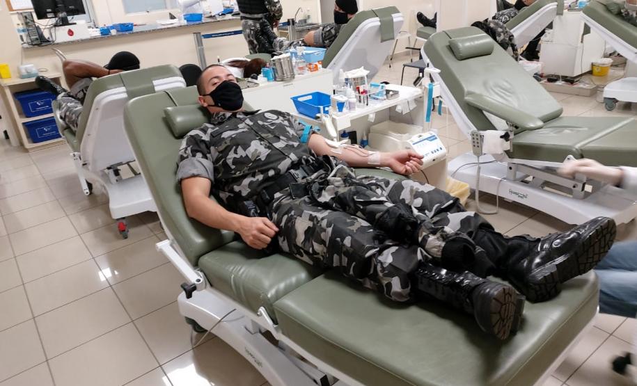 Em comemoração aos 29 anos de criação da RONE, policiais doam sangue em Curitiba