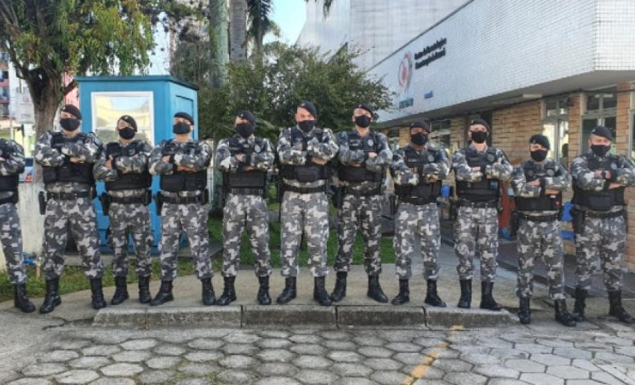 Em comemoração aos 29 anos de criação da RONE, policiais doam sangue em Curitiba