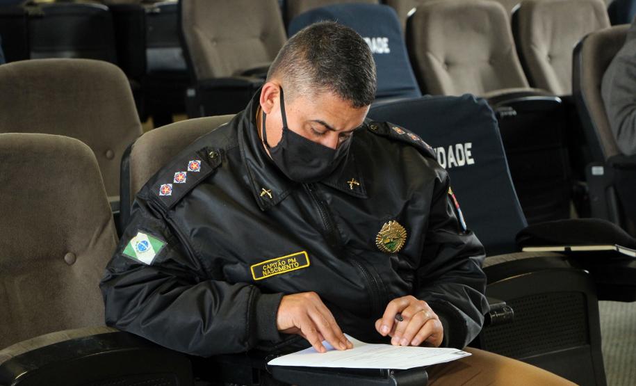 Policiais da Diretoria de Desenvolvimento Tecnológico e Qualidade (DDTQ) recebem treinamento para trabalhar em altura em Curitiba