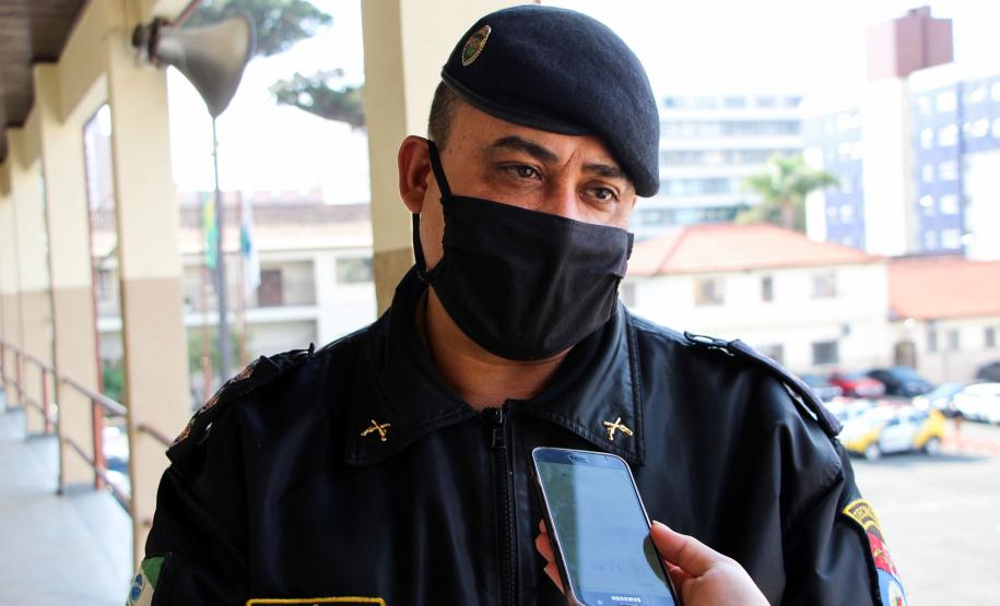 Policiais da Diretoria de Desenvolvimento Tecnológico e Qualidade (DDTQ) recebem treinamento para trabalhar em altura em Curitiba