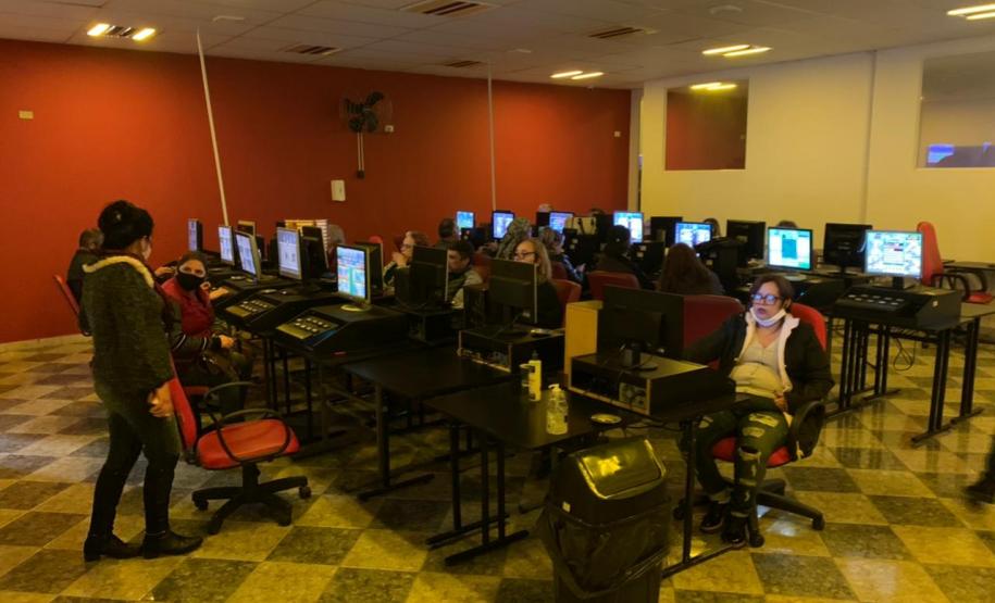 AIFU flagra mais de 300 pessoas e apreende 38 máquinas caça-níqueis em Curitiba nesta madrugada