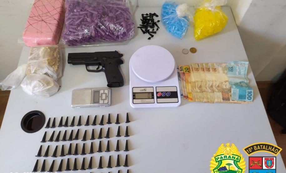 Em Apucarana, PM cumpre mandados de Busca e Apreensão contra o tráfico de drogas; quatro pessoas foram presas